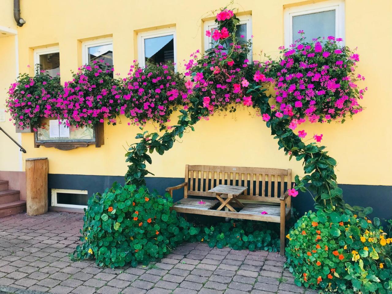 Hotel Zum Engel Mespelbrunn Esterno foto